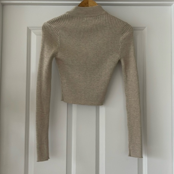 NWOT Blu Pepper Cropped Ribbed Mock Neck Sweater Size M - Picture 3 of 7